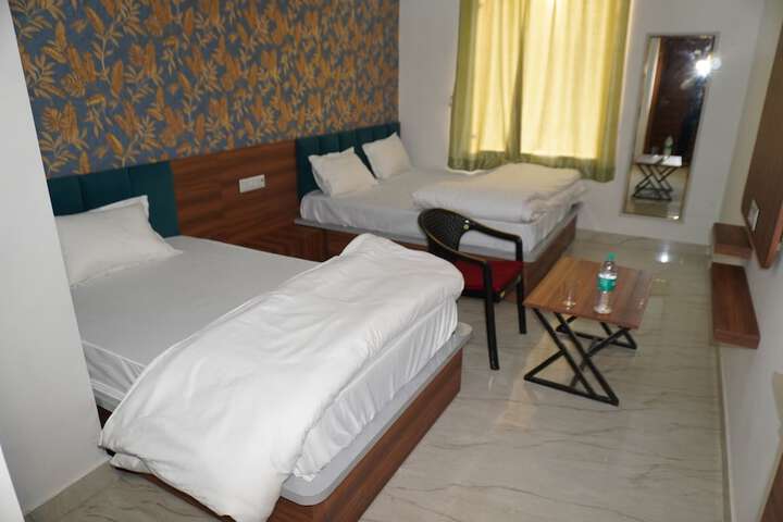 Room 9 of 34