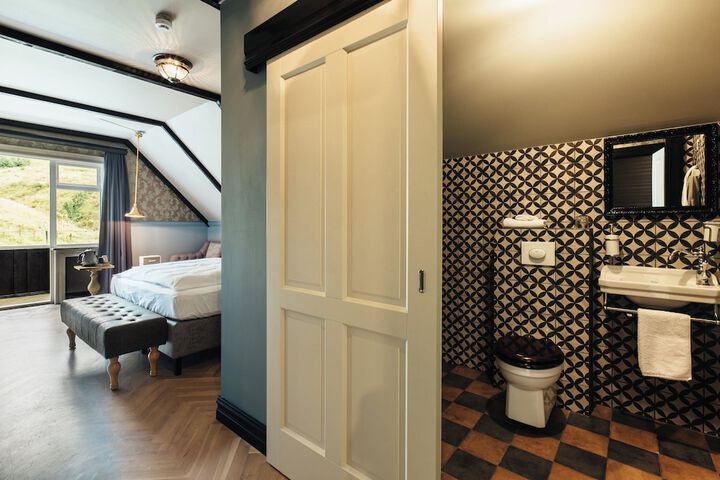 Room 43 of 73