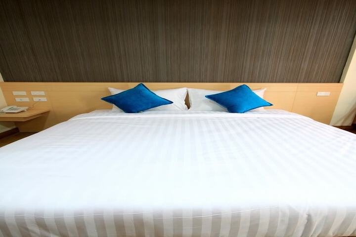 Room 8 of 42