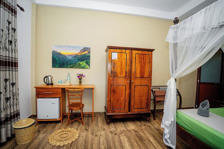 Room 27 of 97