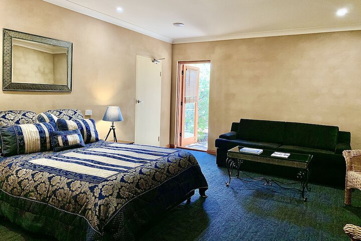 Room 4 of 63