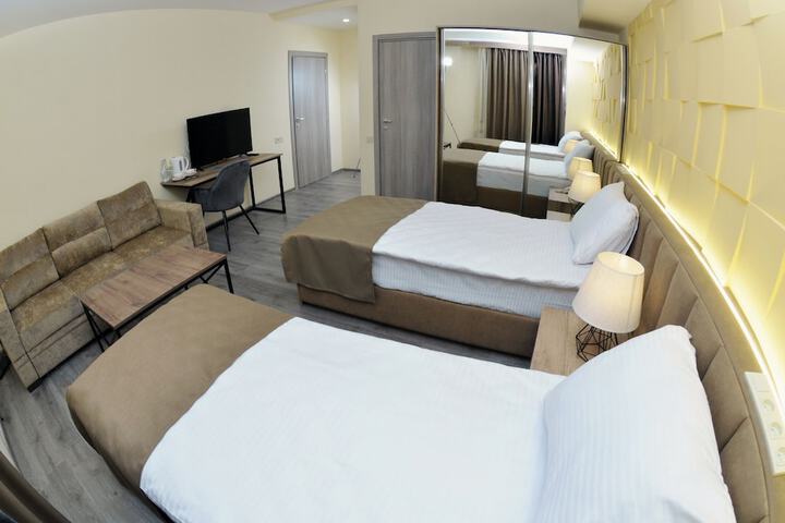 Room 7 of 14