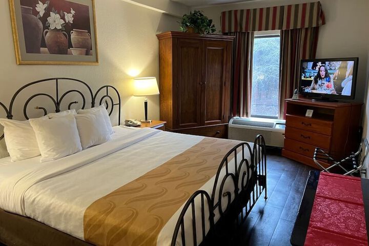 Room 11 of 34