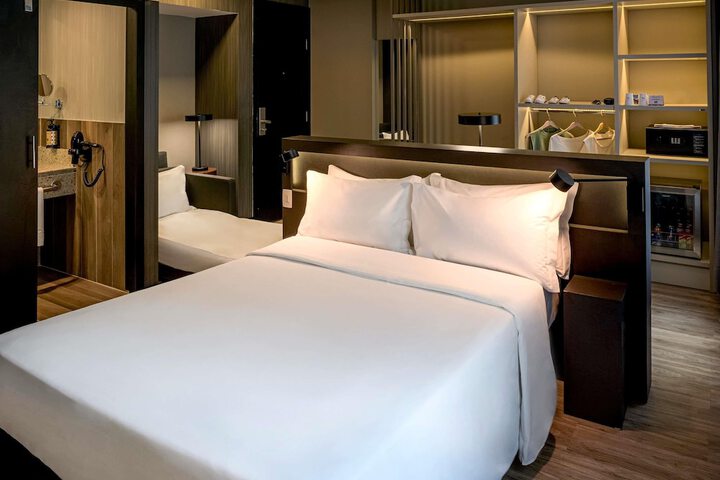 Room 27 of 114