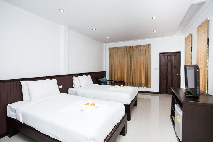 Room 3 of 32
