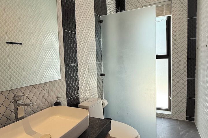 Room 12 of 19