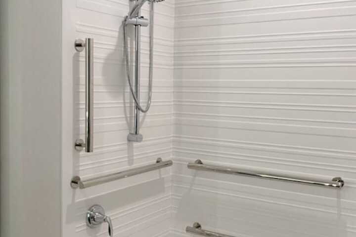 2 Queen Beds Standard Comm Accessible (6 of 11)