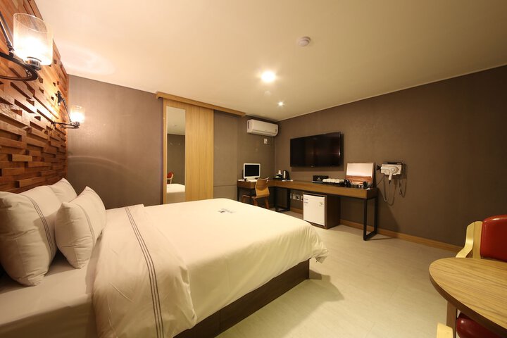 Room 6 of 29