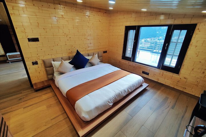 Room 12 of 63