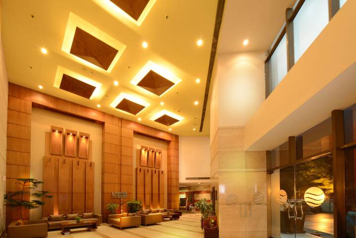 Entrance & Lobby