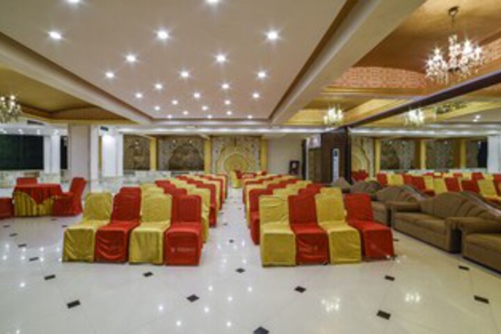 Business Center 3 of 38