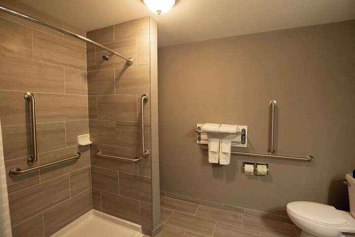 1 Double Bed Accessible (18 of 44)