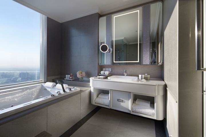 Room 21 of 100