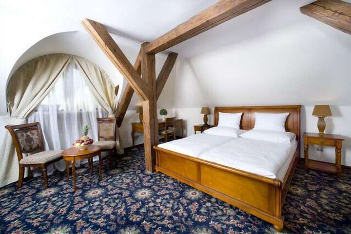 Room 4 of 40