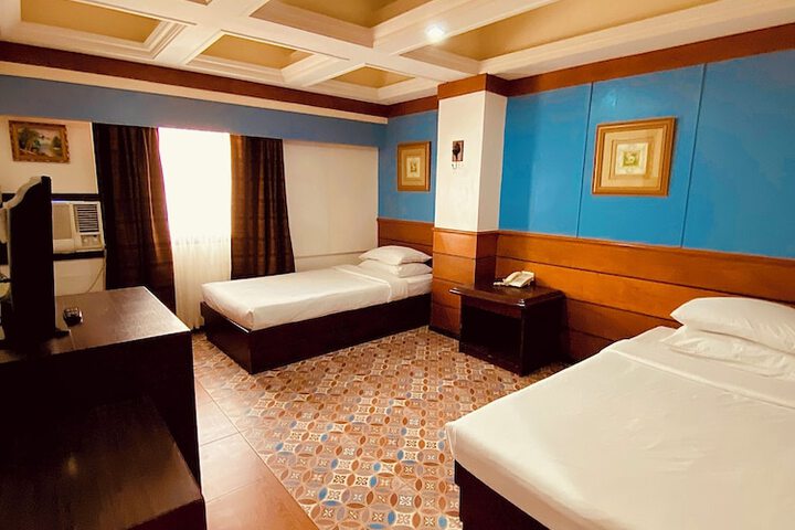 Room 6 of 28