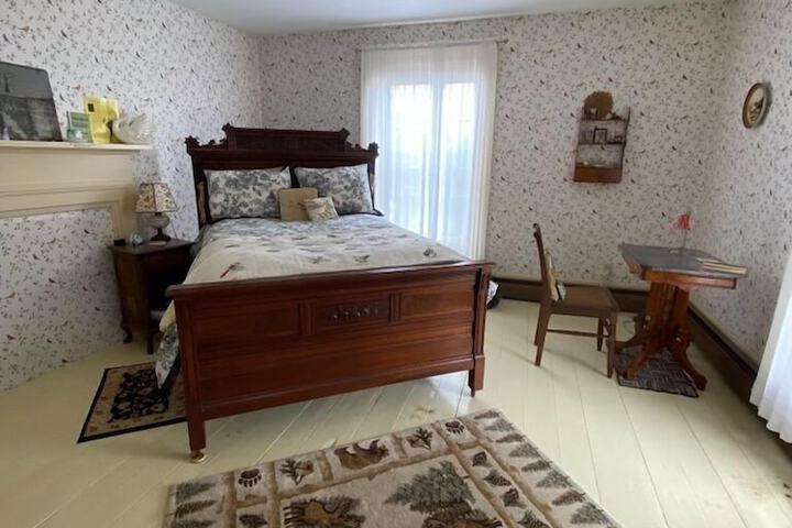 Room 4 of 25