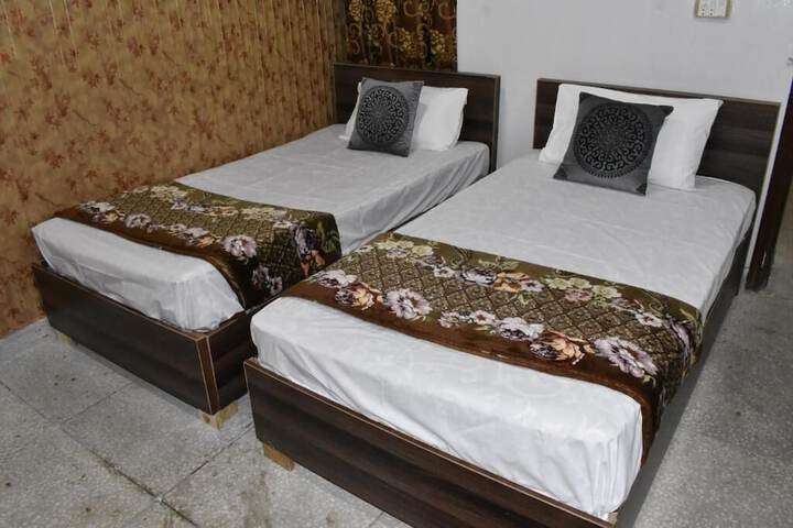 Room 2 of 40