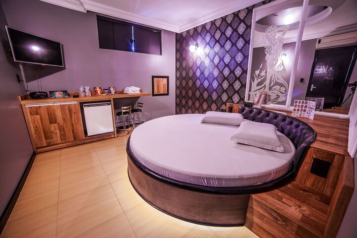 Room 13 of 19