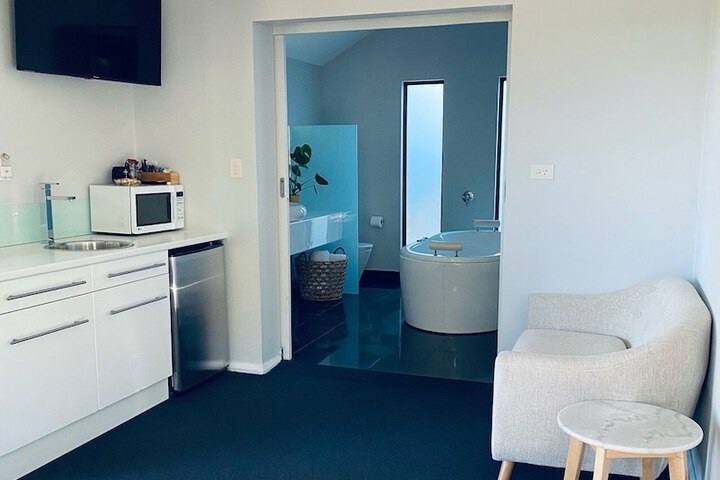 Room 2 of 16