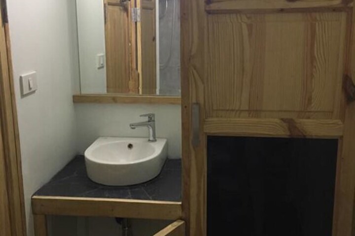 Room 8 of 15