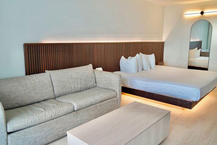 Room 3 of 28
