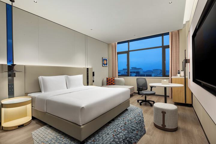 Room 12 of 37