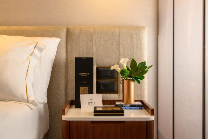 Room 9 of 75