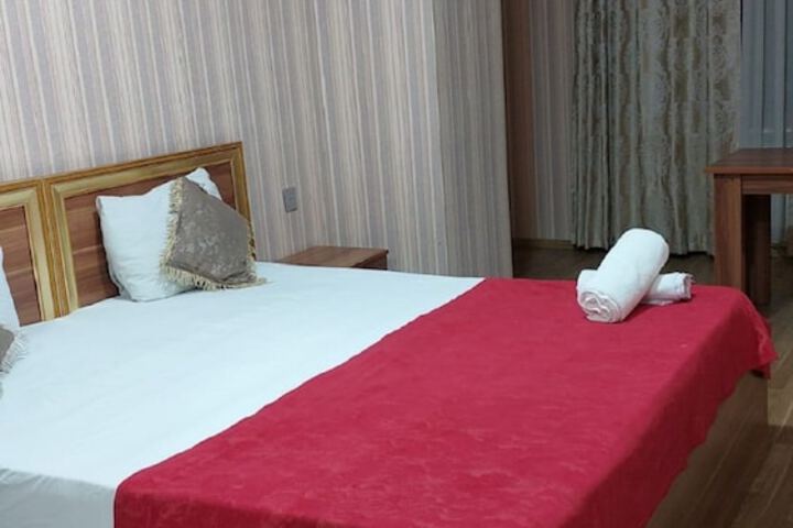 Room 27 of 105