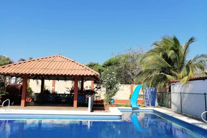 Pool 13 of 18