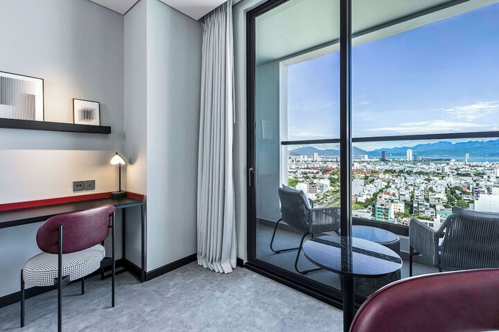 Room 33 of 110