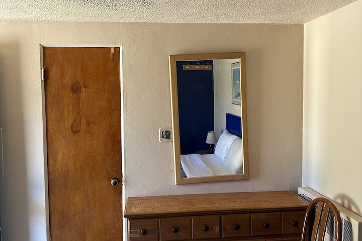 Room 5 of 10
