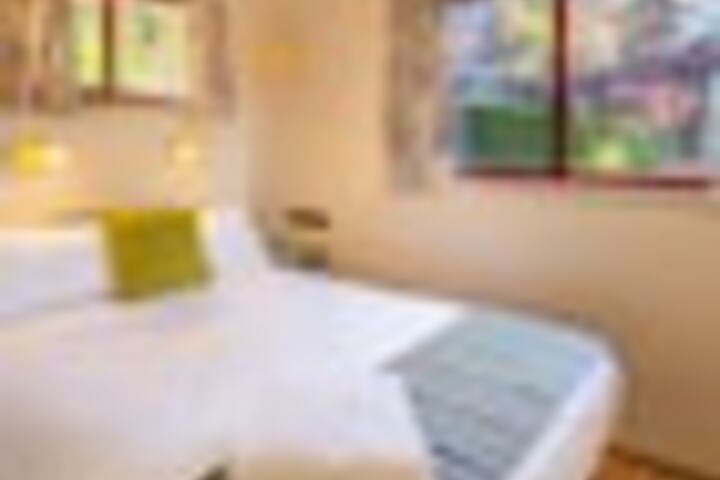 Room 32 of 213