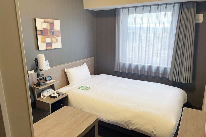 Room 12 of 27