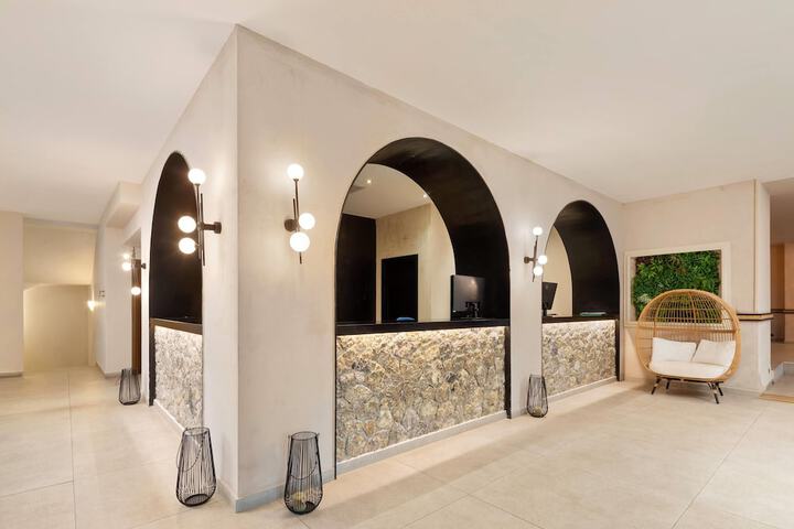 Hotel Interior 6 of 123