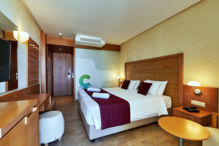 Room 14 of 142