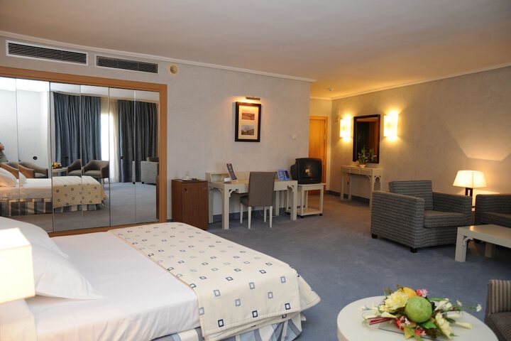 Room 14 of 72
