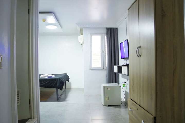 Room 7 of 127