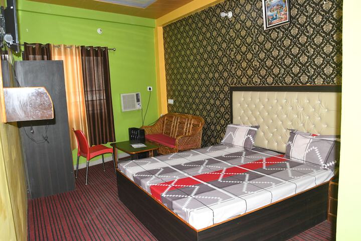 Room 4 of 16