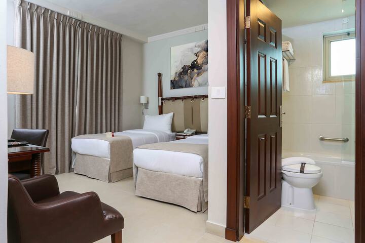 Room 7 of 33
