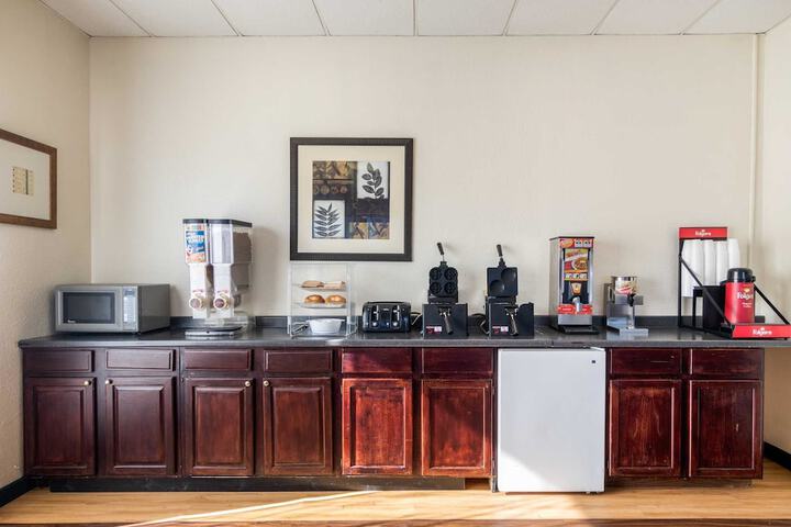 Breakfast/Coffee Service 26 of 33