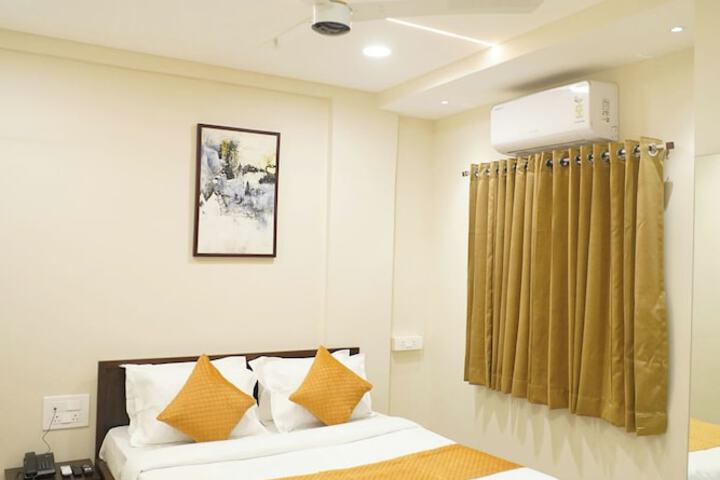 Room 9 of 32