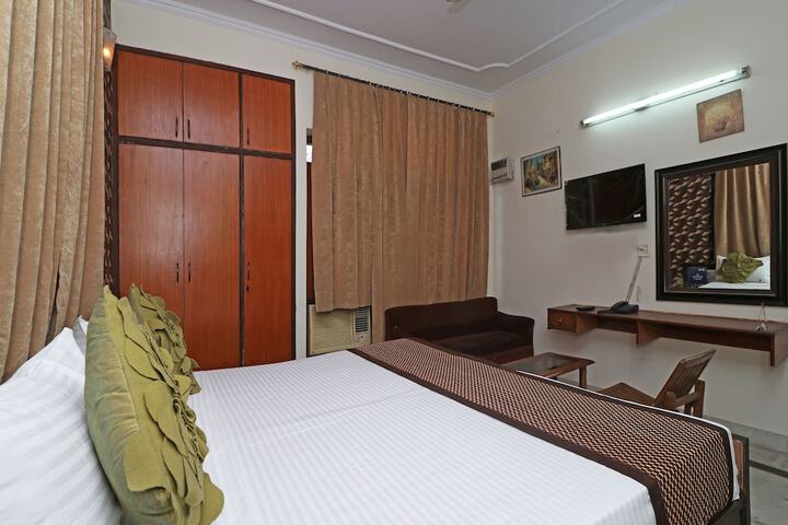 Room 9 of 25