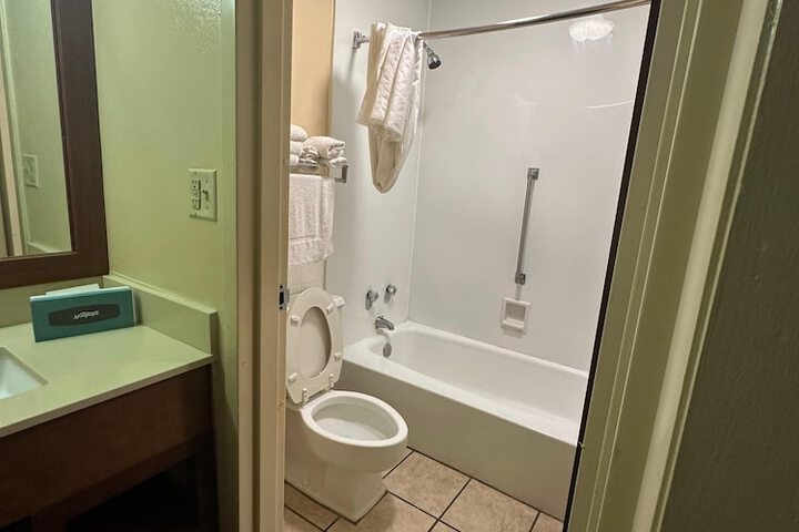 Room 46 of 86