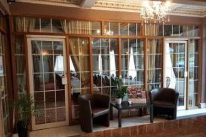 Cyrus Hotel
