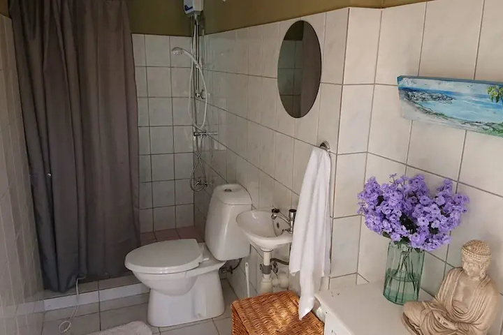 Room 7 of 18