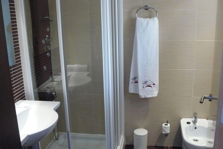 Room 5 of 7