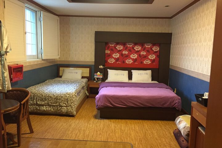Room 6 of 47