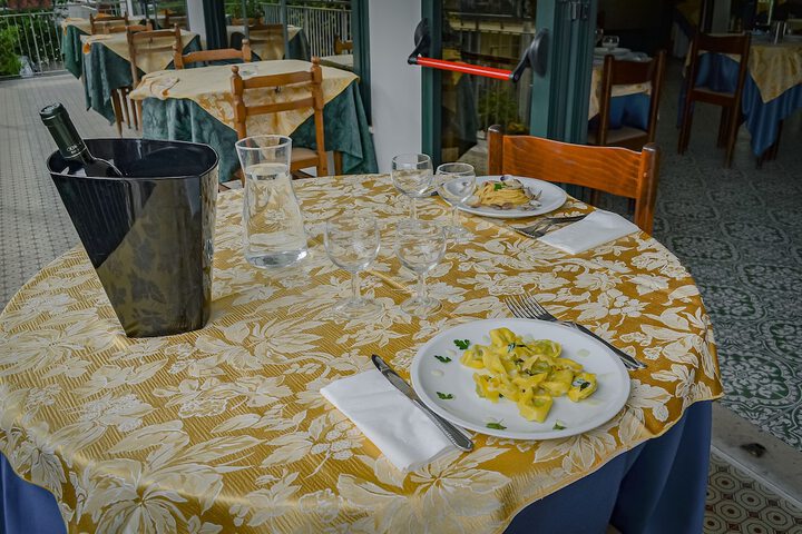 Dining 59 of 76
