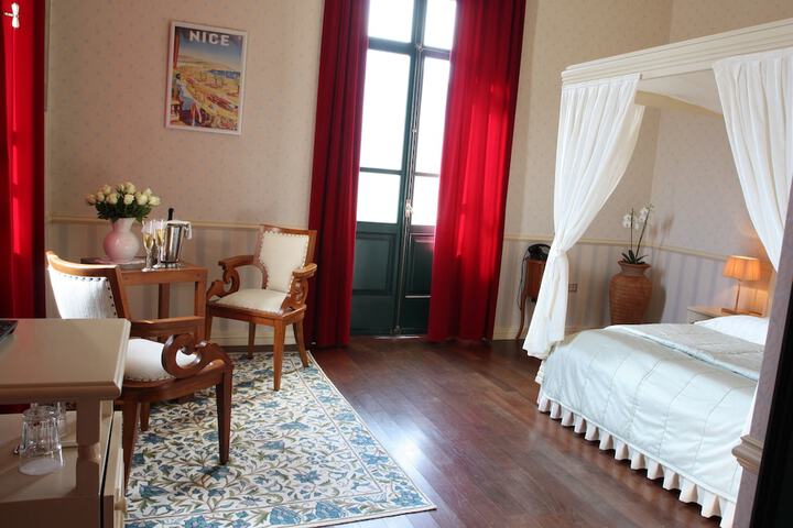 Room 8 of 80