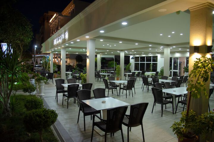 Dining 54 of 65